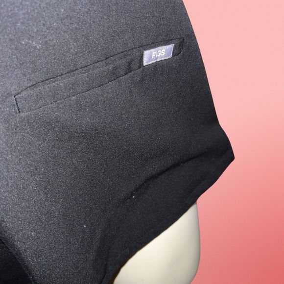 Figs Black Technical Scrubs Three-Pocket Top Size Large - Picture 3 of 6